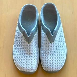 COLUMBIA OMNI GRIP CLOGS SHOES